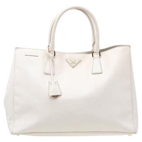 prada weisse tasche